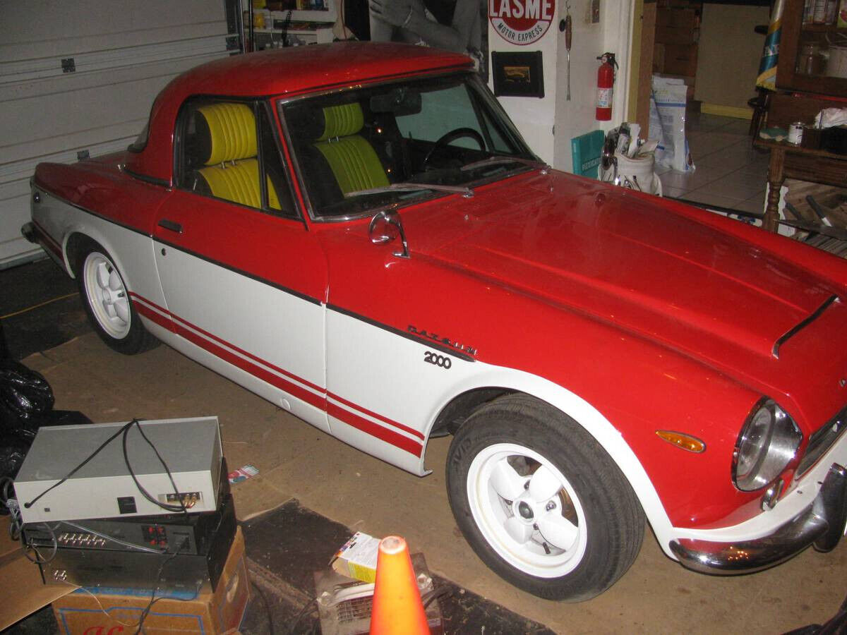 Datsun-Roadster-1969-Coupe-18