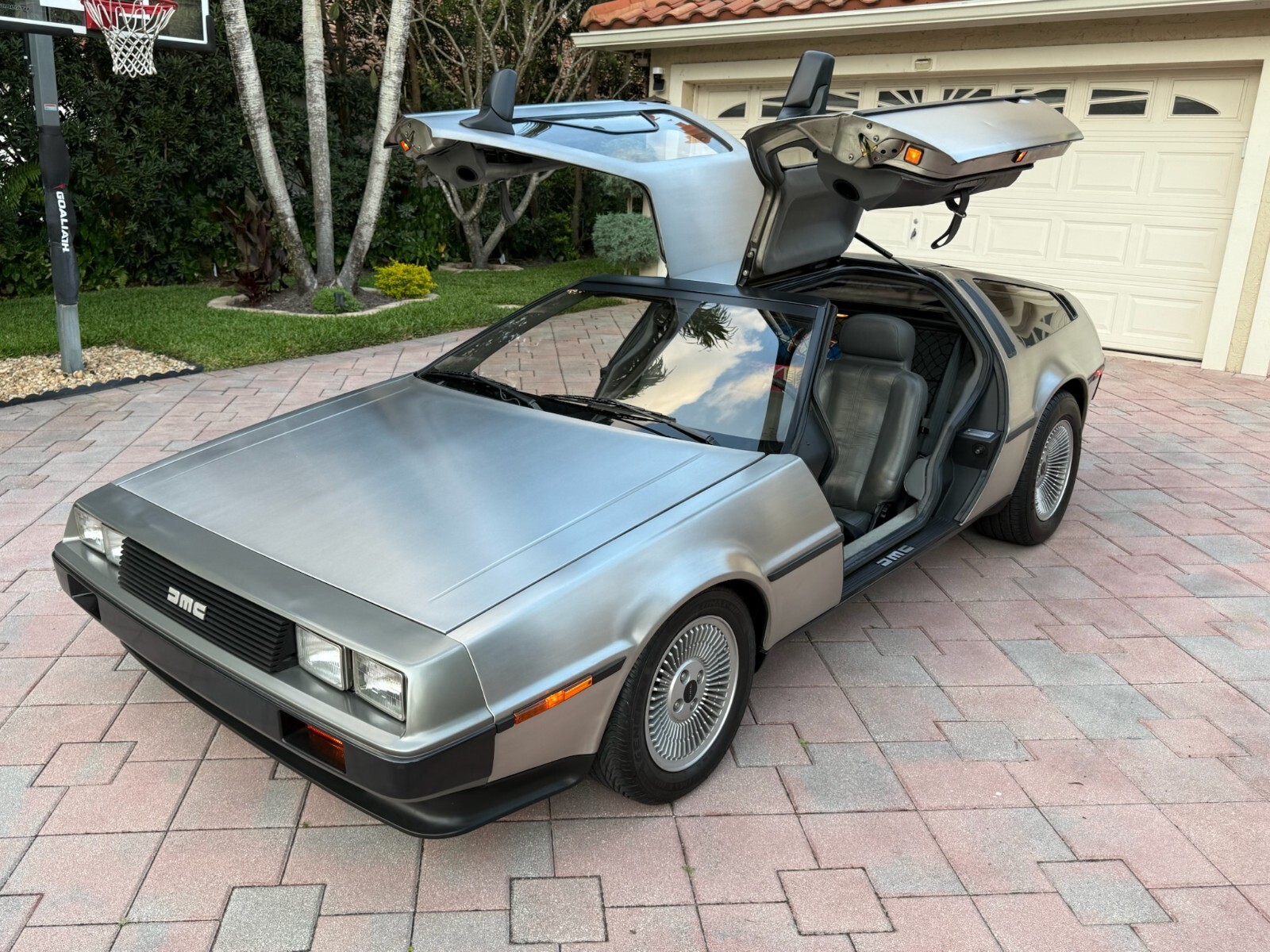 DeLorean-1981-26