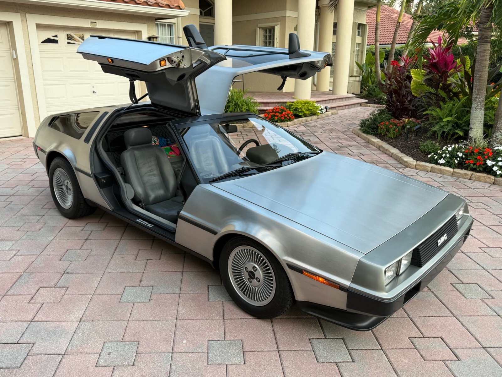 DeLorean-1981