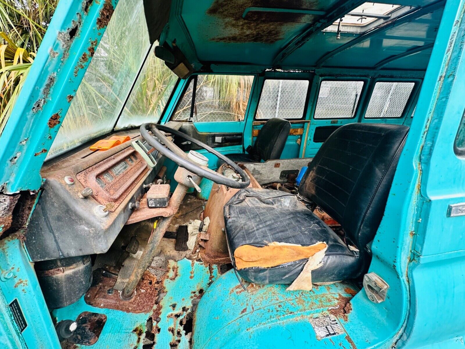 Dodge-A110-1969-Van-Camper-13