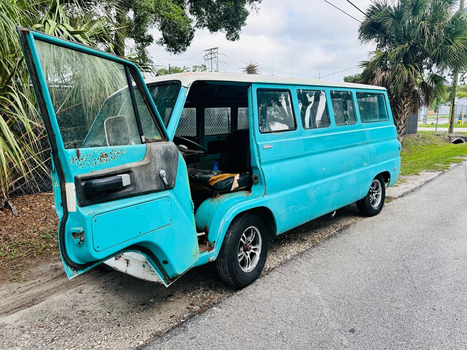 Dodge-A110-1969-Van-Camper