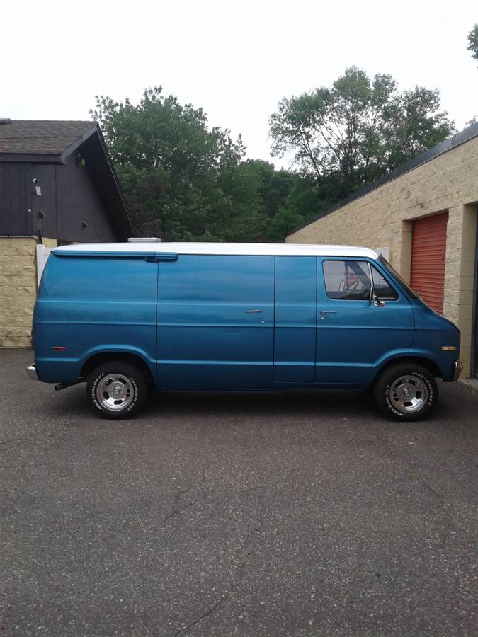 Dodge B 100  1975 blue