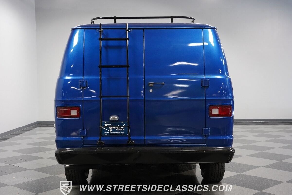 Dodge-B200-1976-Van-10