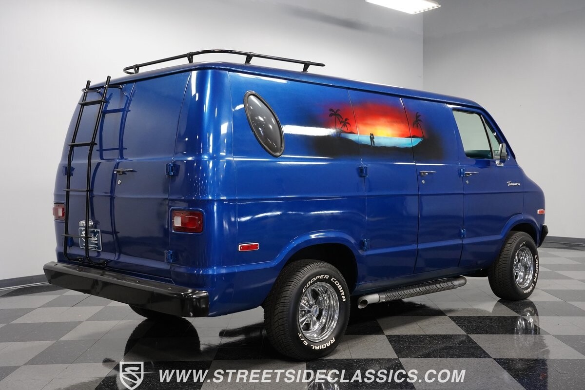 Dodge-B200-1976-Van-12