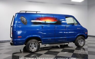 Dodge-B200-1976-Van-13