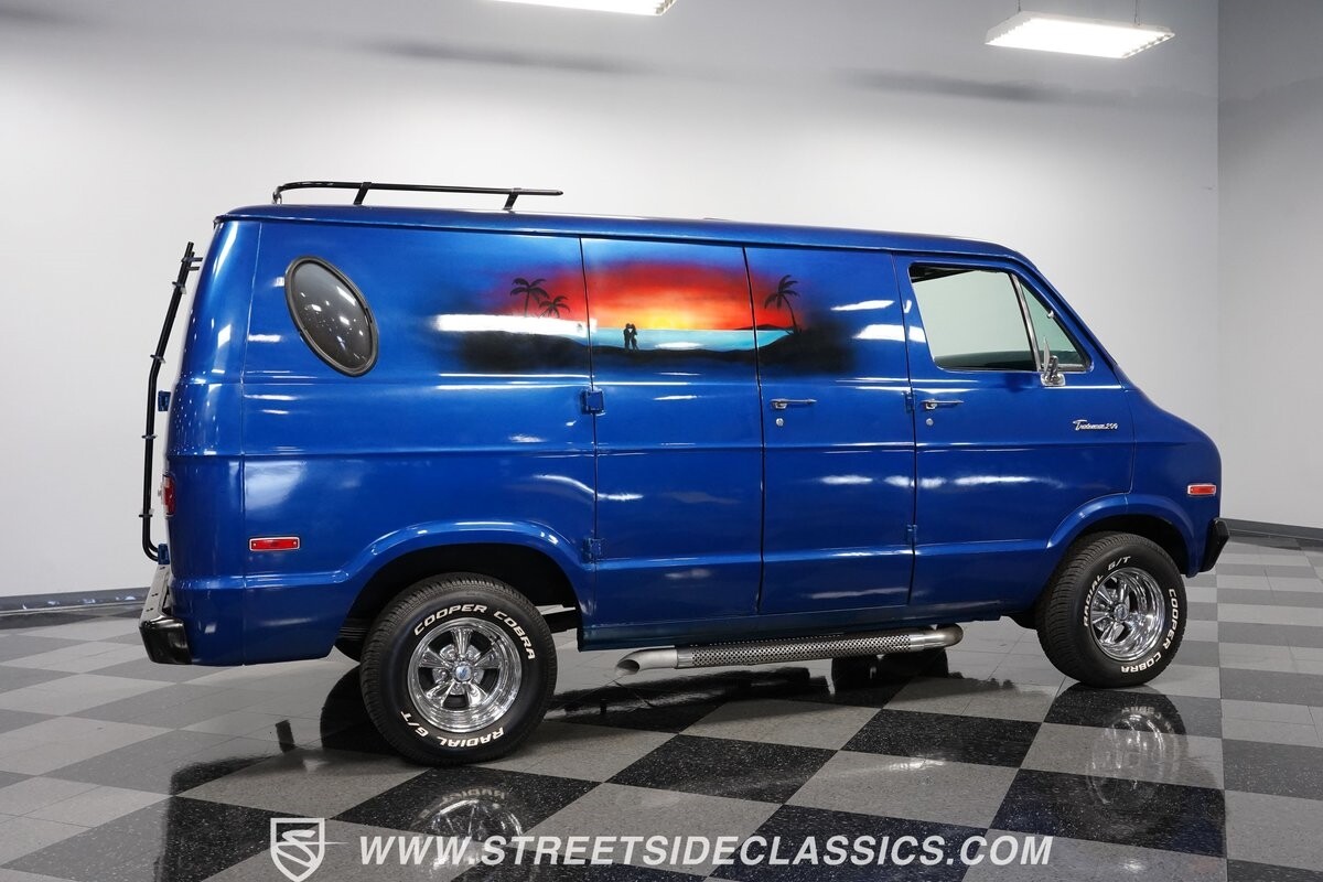 Dodge-B200-1976-Van-13