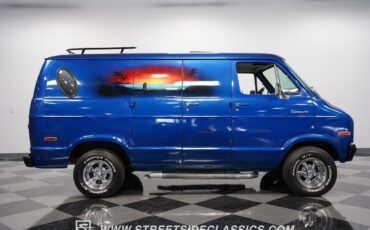 Dodge-B200-1976-Van-14