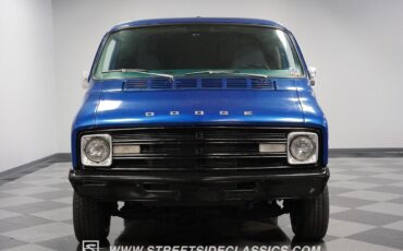 Dodge-B200-1976-Van-17