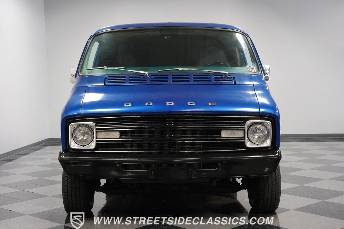 Dodge-B200-1976-Van-17