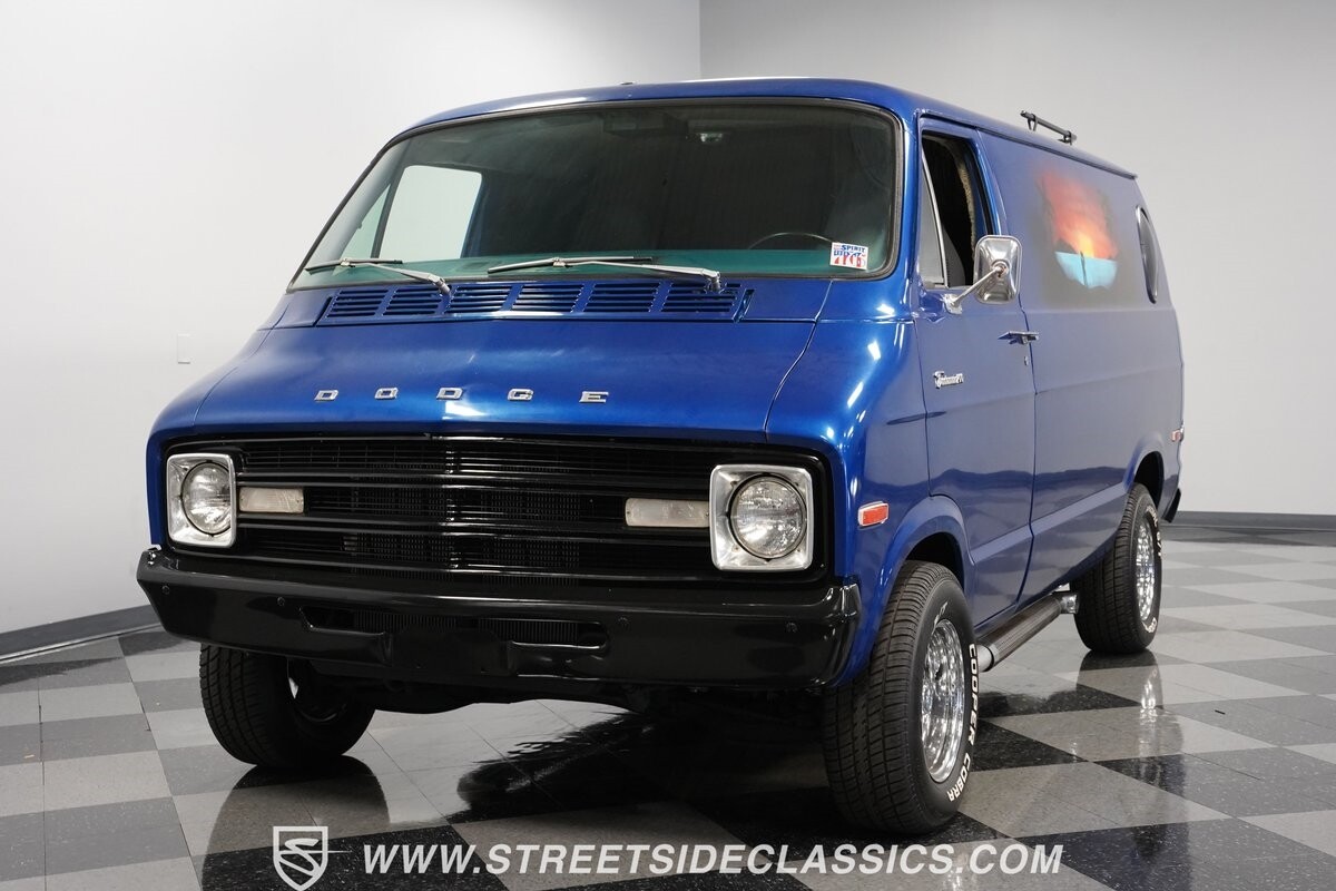Dodge-B200-1976-Van-18