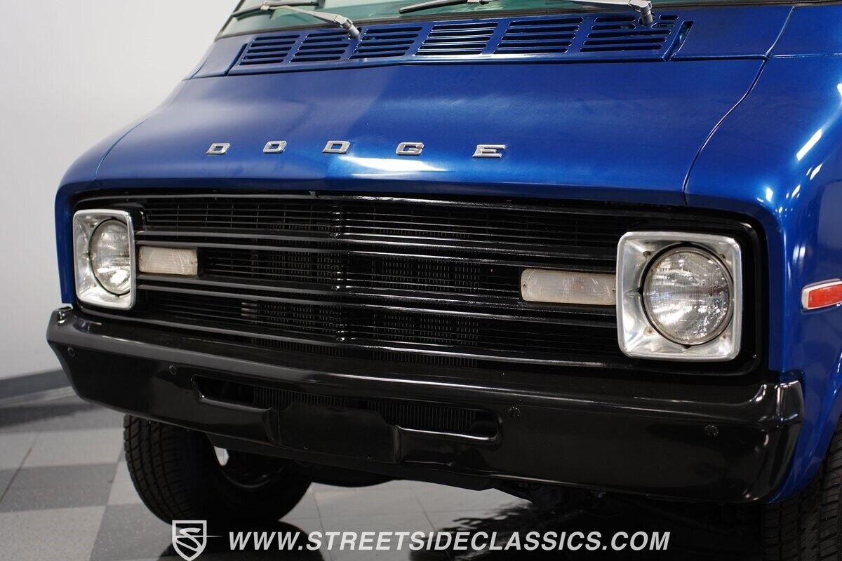 Dodge-B200-1976-Van-19