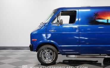 Dodge-B200-1976-Van-23