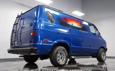 Dodge-B200-1976-Van-27