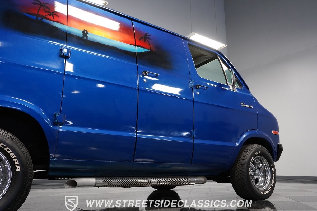 Dodge-B200-1976-Van-28