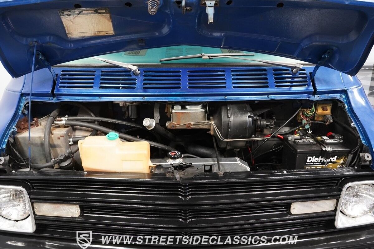 Dodge-B200-1976-Van-3