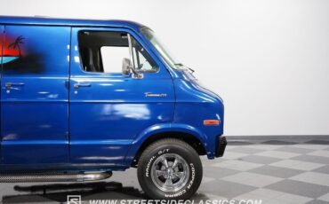 Dodge-B200-1976-Van-30