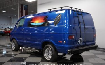 Dodge-B200-1976-Van-9