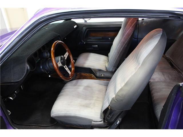 Dodge-CHALLENGER-360-V8-4-SPD-1971-COUPE-17
