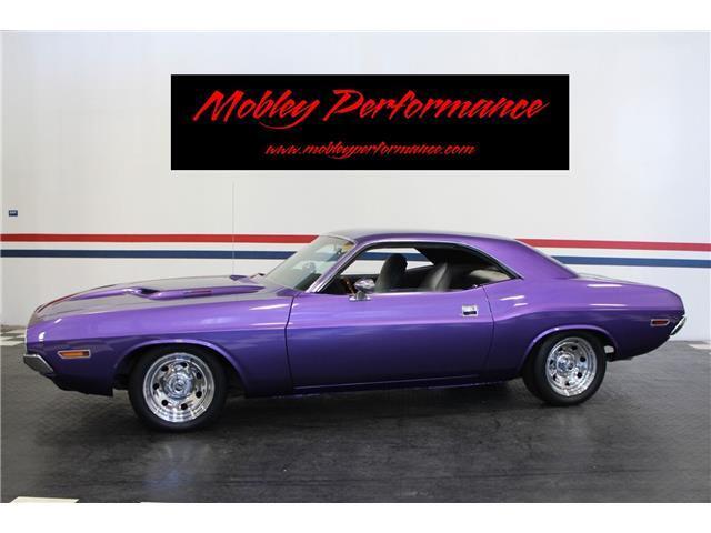 Dodge-CHALLENGER-360-V8-4-SPD-1971-COUPE