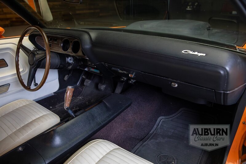 Dodge-Challenger-1970-24