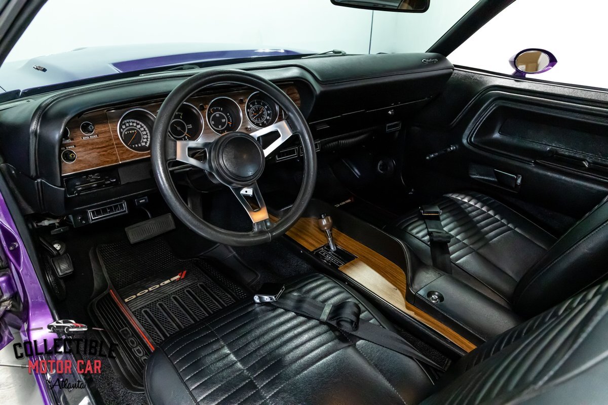 Dodge-Challenger-1970-Coupe-2