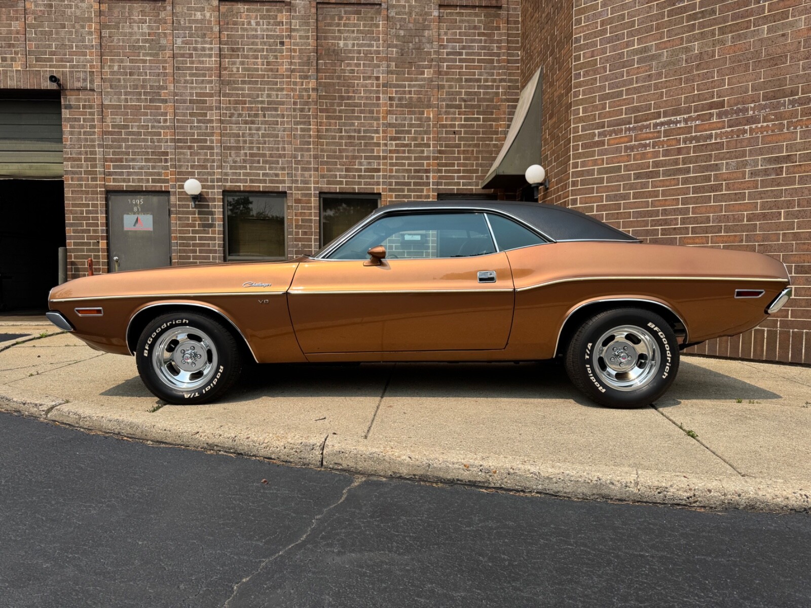 Dodge-Challenger-1970-Coupe-2