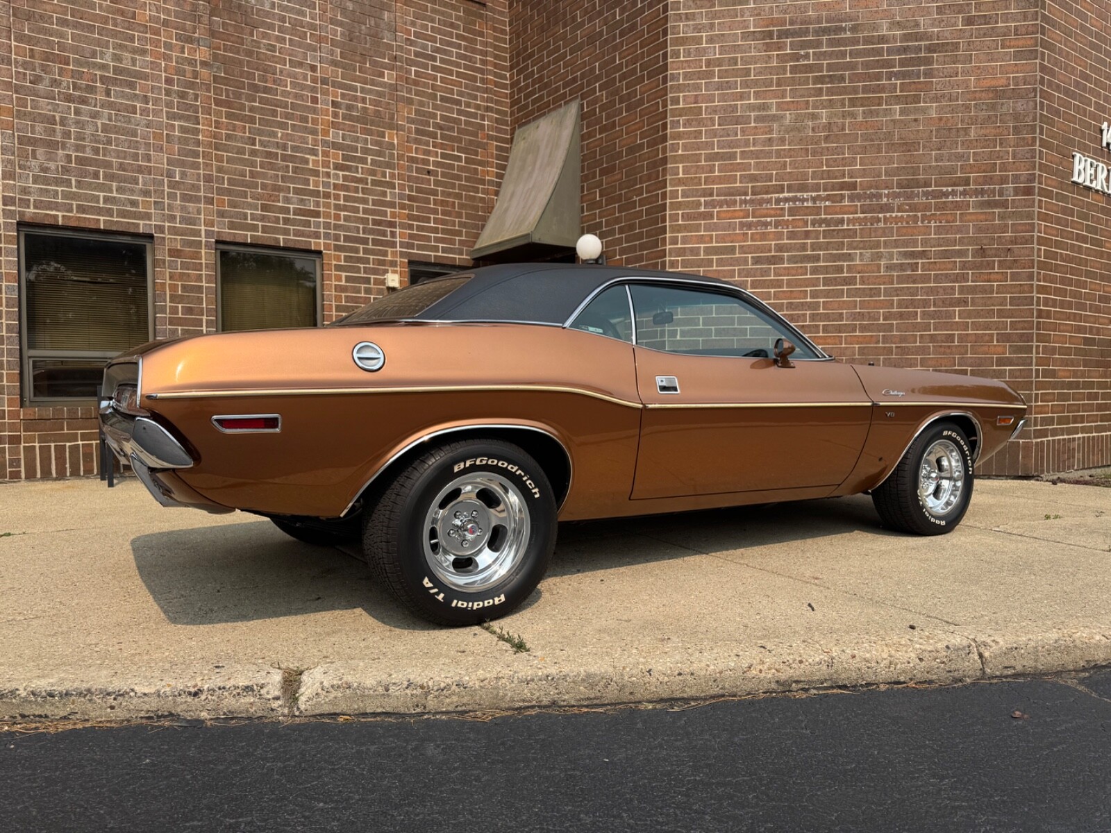 Dodge-Challenger-1970-Coupe-9
