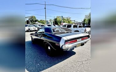 Dodge-Challenger-1970-black-4