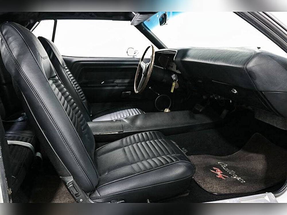 Dodge-Challenger-1970-white-18
