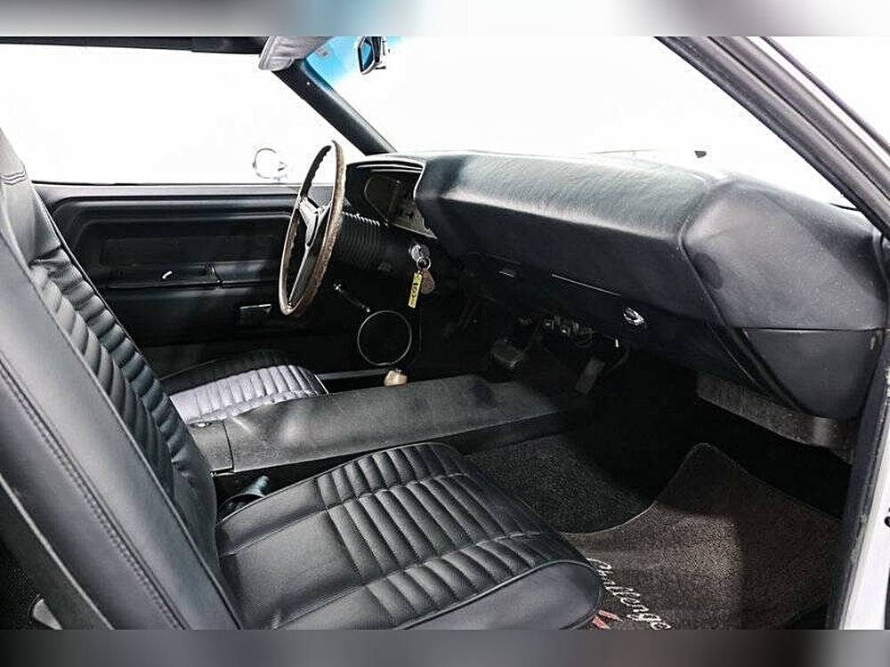 Dodge-Challenger-1970-white-19