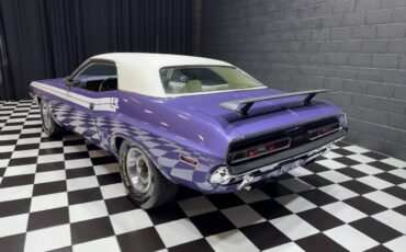 Dodge-Challenger-1971-Coupe-11