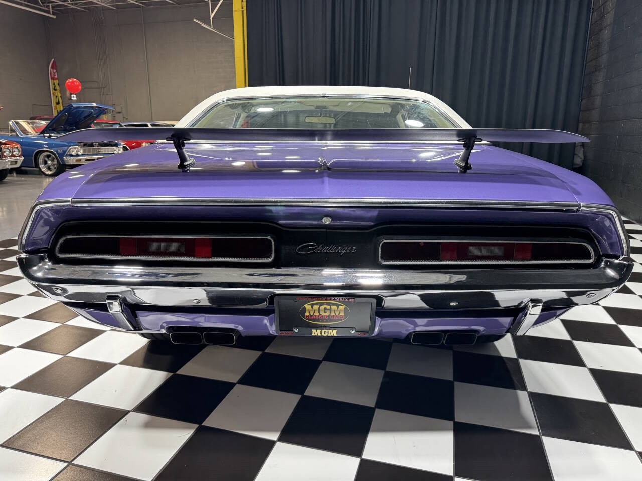 Dodge-Challenger-1971-Coupe-12