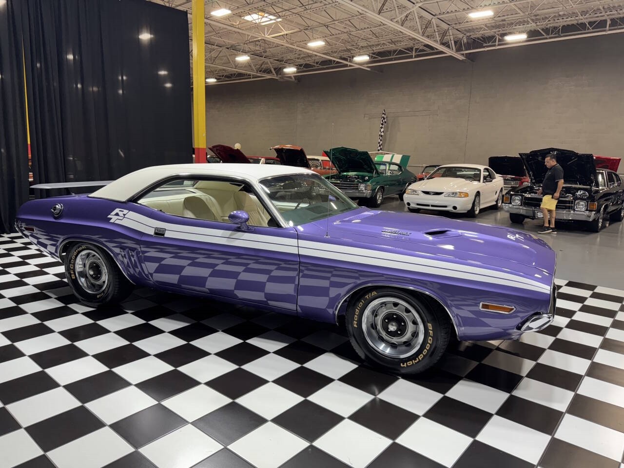 Dodge-Challenger-1971-Coupe-14