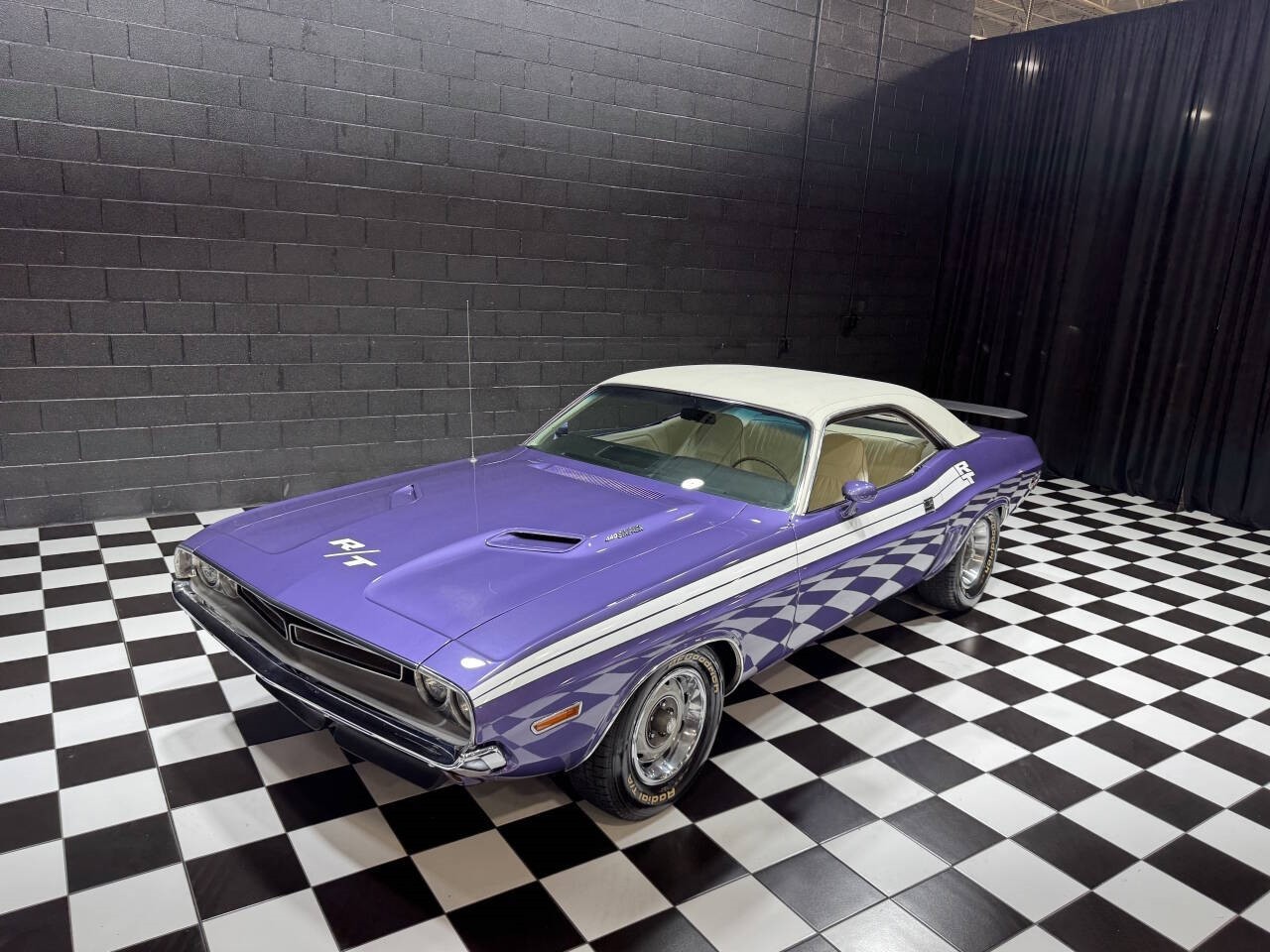 Dodge-Challenger-1971-Coupe-17