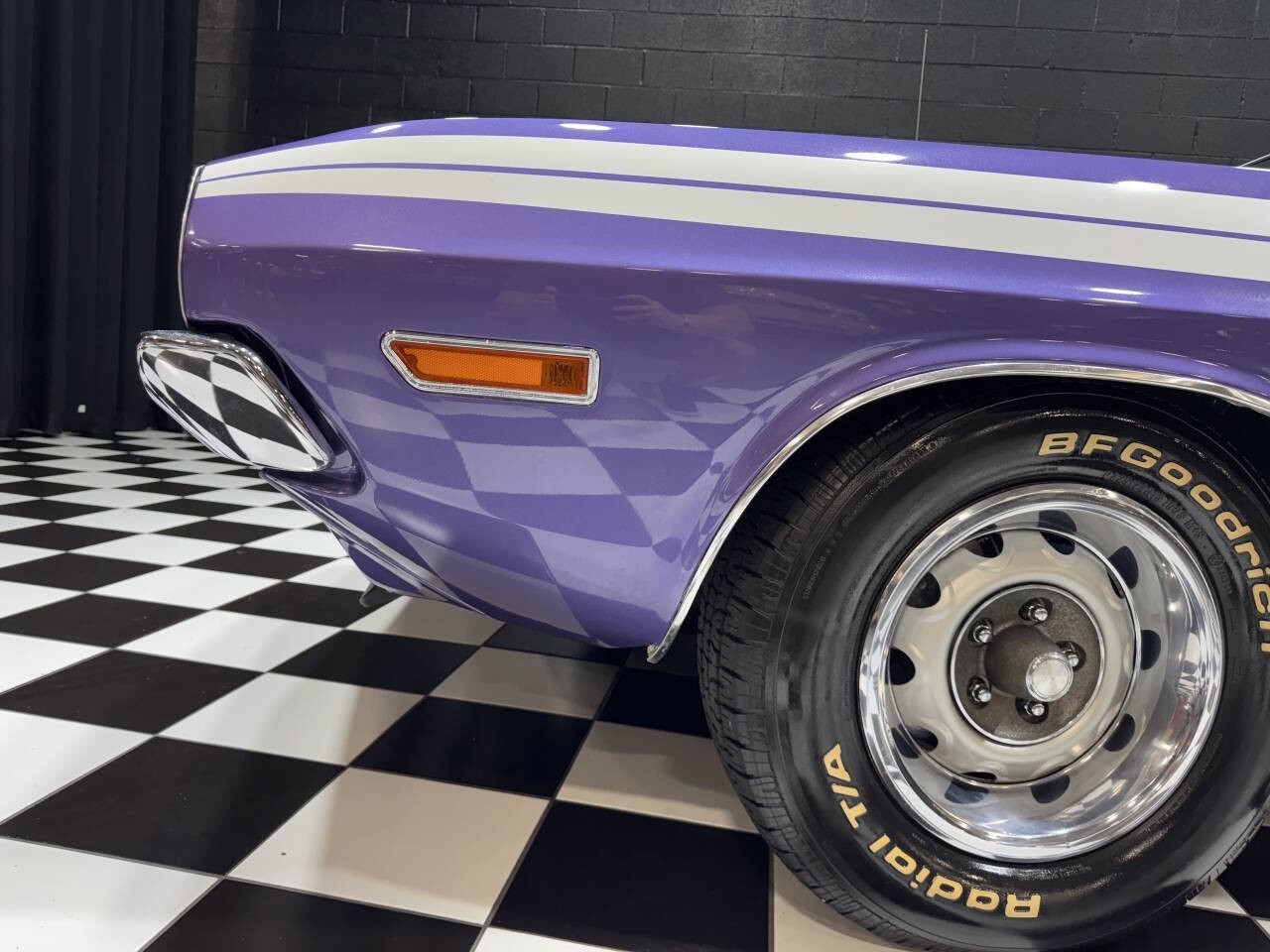 Dodge-Challenger-1971-Coupe-18