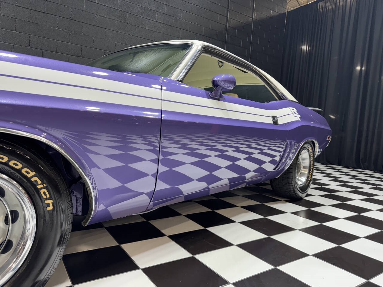Dodge-Challenger-1971-Coupe-19