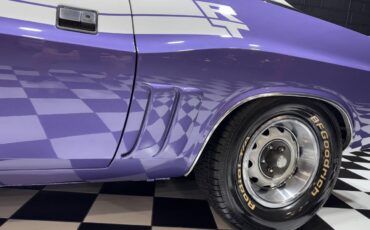 Dodge-Challenger-1971-Coupe-21