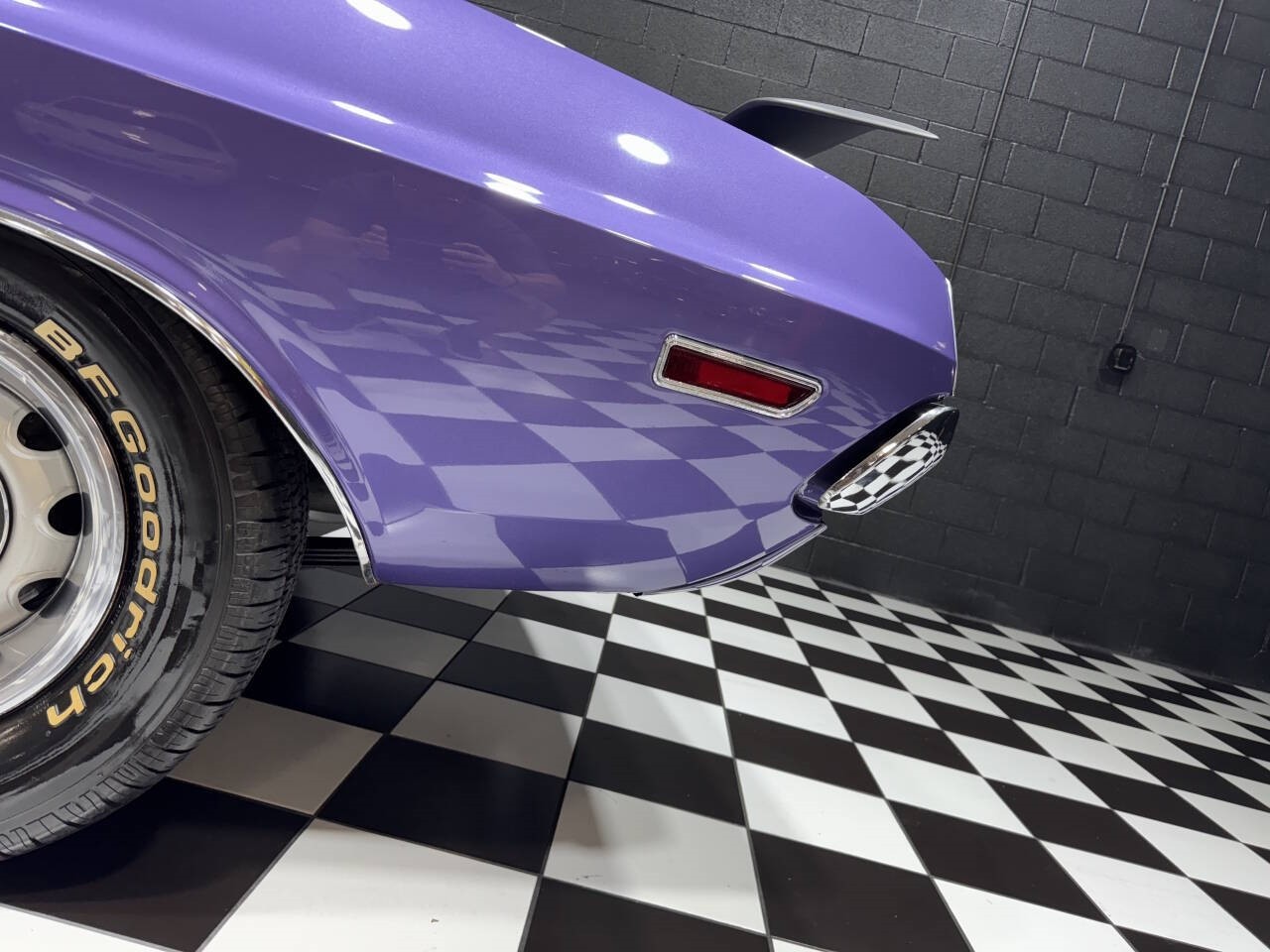 Dodge-Challenger-1971-Coupe-24