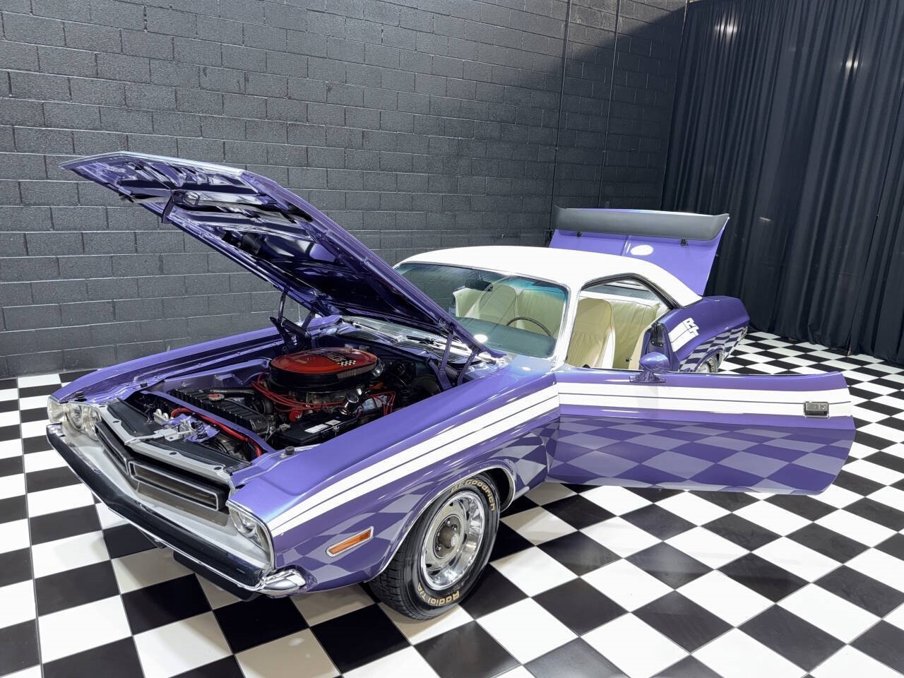 Dodge-Challenger-1971-Coupe-8