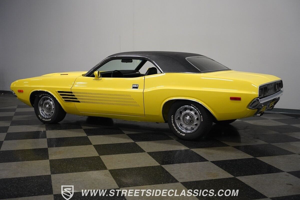 Dodge-Challenger-1972-Coupe-10