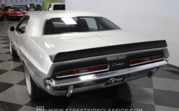 Dodge-Challenger-1972-Coupe-10