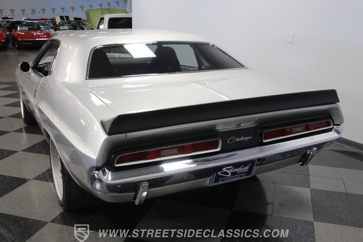 Dodge-Challenger-1972-Coupe-10
