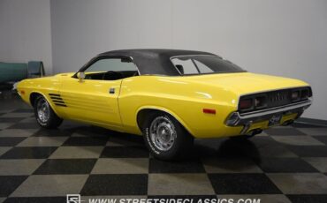 Dodge-Challenger-1972-Coupe-11