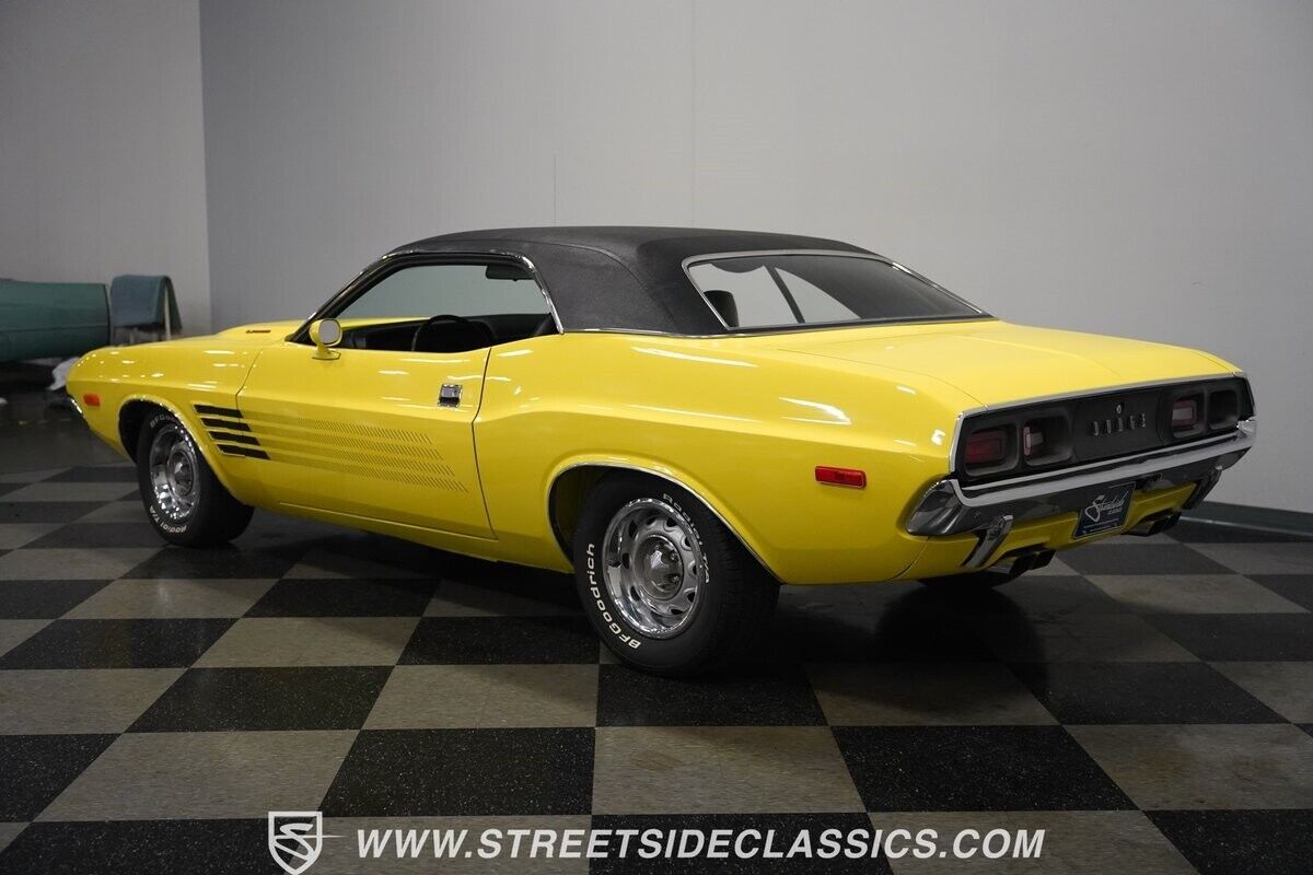 Dodge-Challenger-1972-Coupe-11