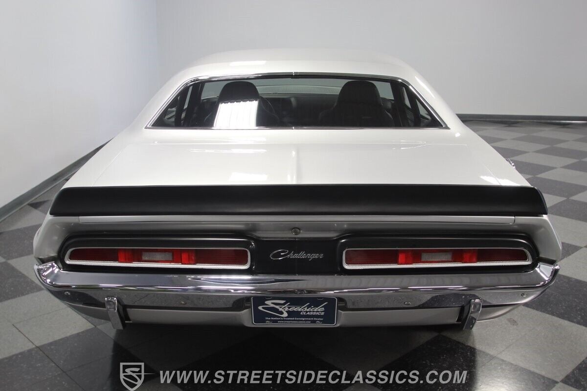 Dodge-Challenger-1972-Coupe-11