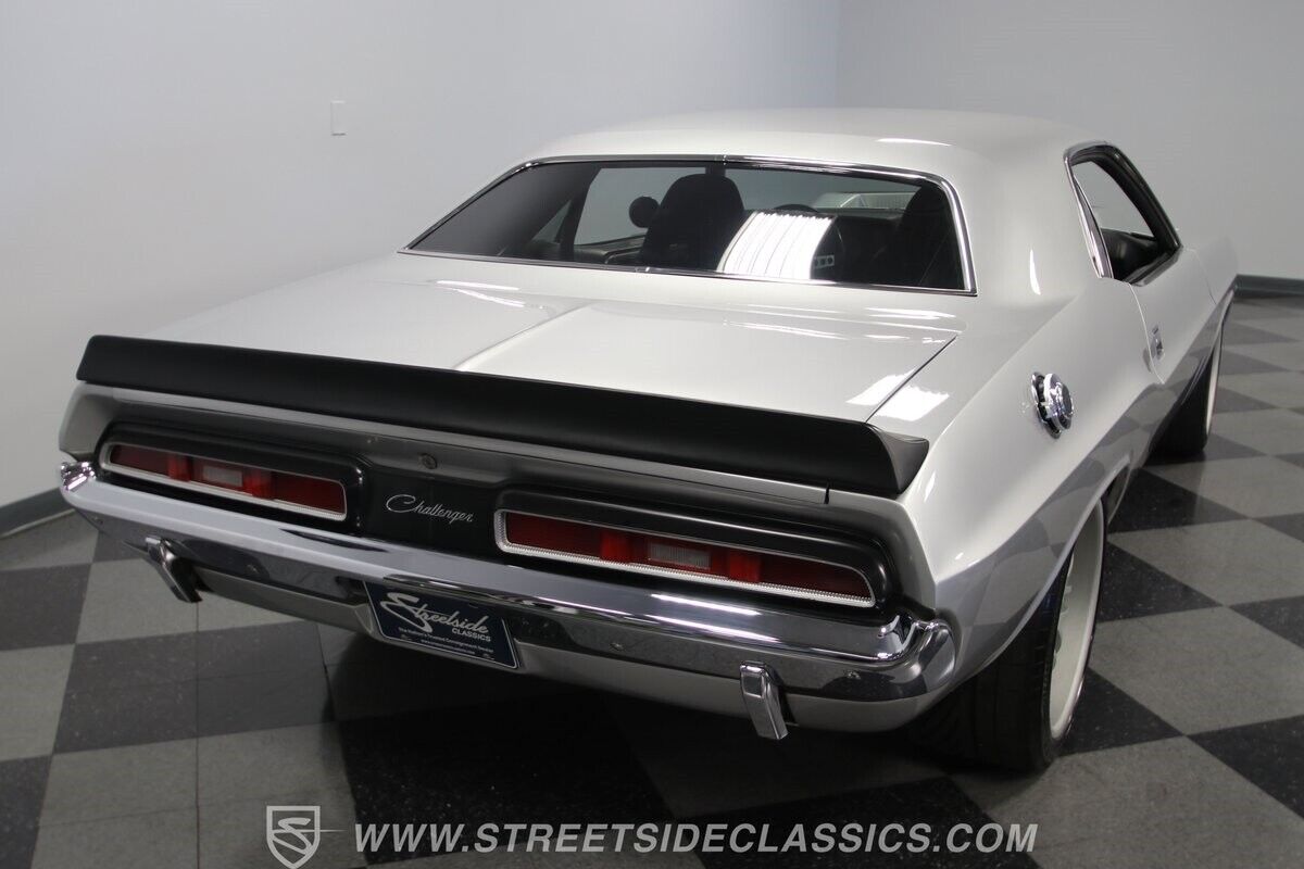 Dodge-Challenger-1972-Coupe-12