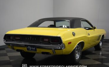 Dodge-Challenger-1972-Coupe-14