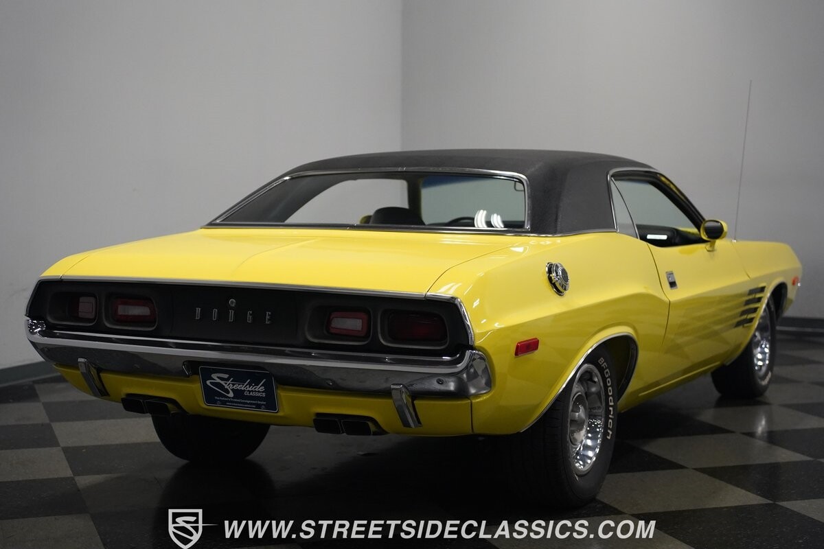 Dodge-Challenger-1972-Coupe-14