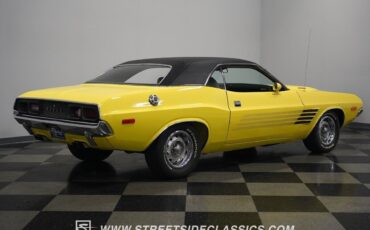 Dodge-Challenger-1972-Coupe-15