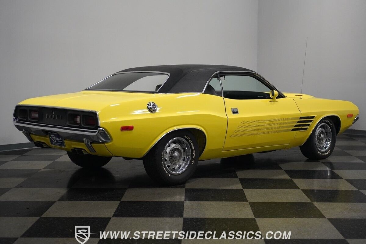 Dodge-Challenger-1972-Coupe-15